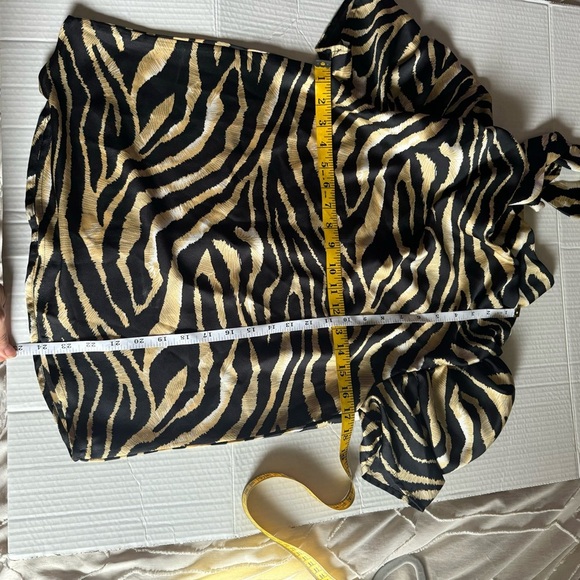 TCEC animal print puff sleeve blouse size medium - Picture 7 of 8